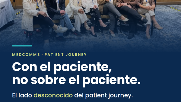 Grupo de líderes de organizaciones de pacientes con hipertensión pulmonar en el hackathon global de Dallas, con el texto: Con el paciente, no sobre el paciente.
